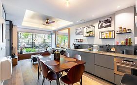 Modern Family Apartment Next To The Eiffel Tower